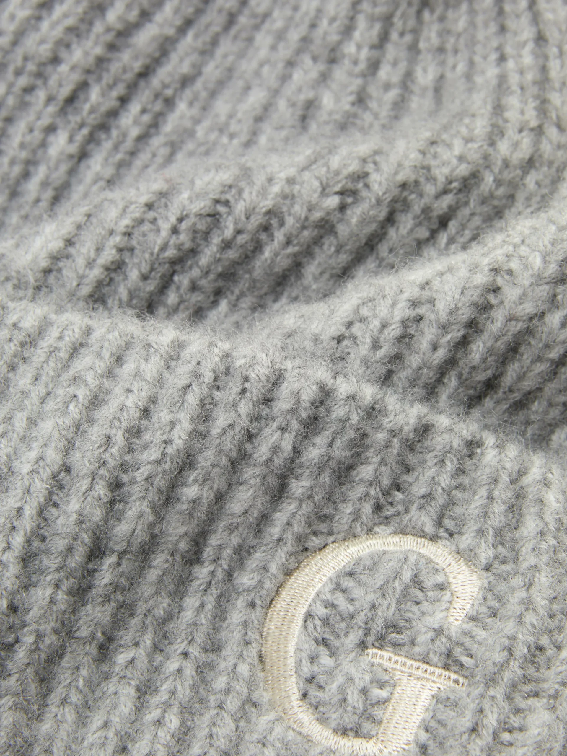 Bonnet à Pompon Avec Initiale Brodée
