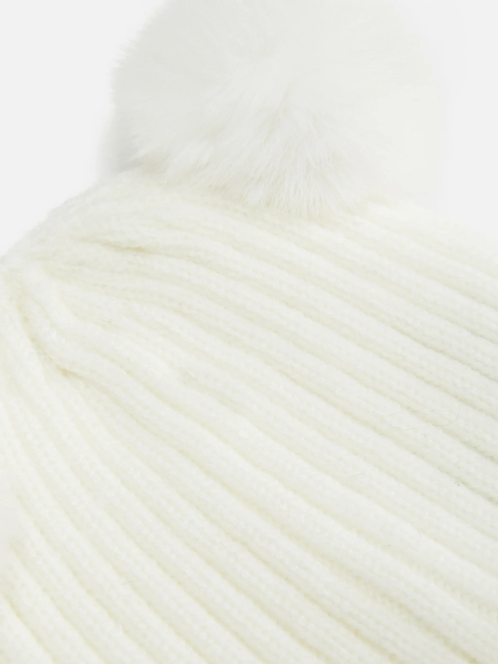 Bonnet En Maille à Pompon