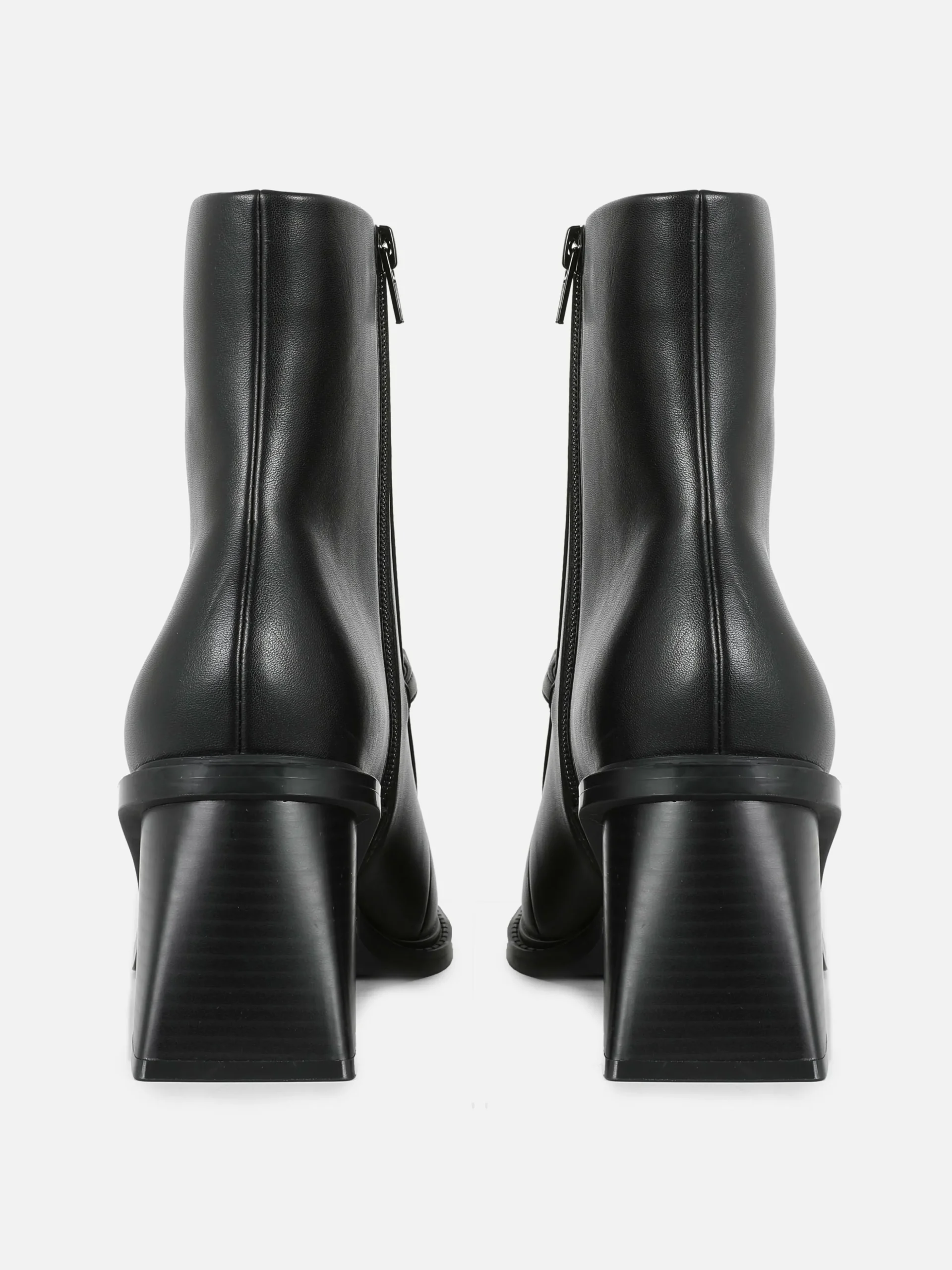 Bottes à Talons Carrés Et Détail Chaîne Rita Ora