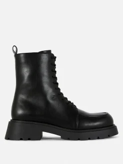 Bottines Lacées Avec Empiècement Sur L'embout