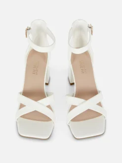 Chaussures à Talons Larges Avec Brides Croisées