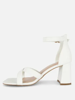 Chaussures à Talons Larges Avec Brides Croisées
