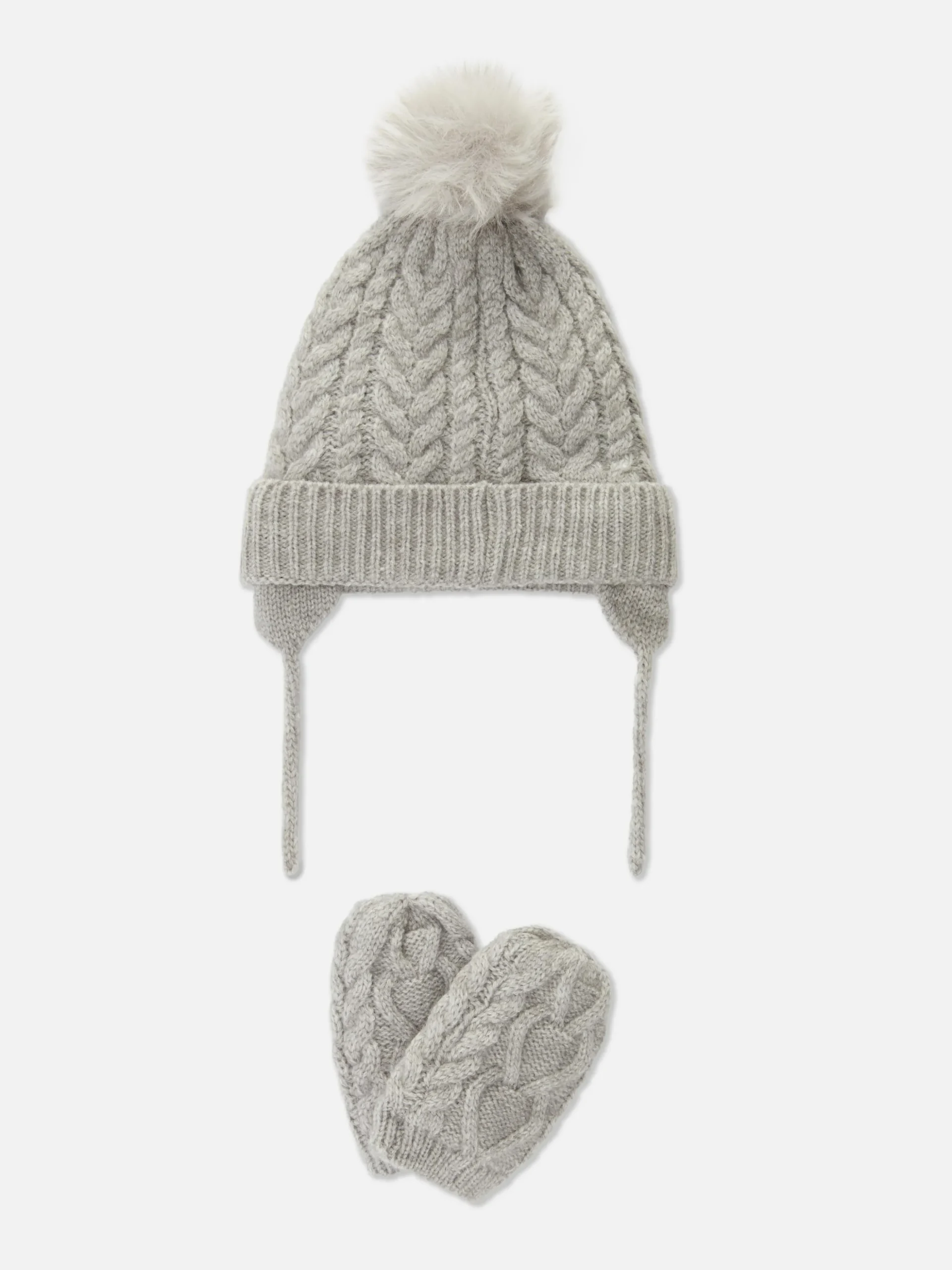 Ensemble Bonnet Et Moufles En Maille Torsadée