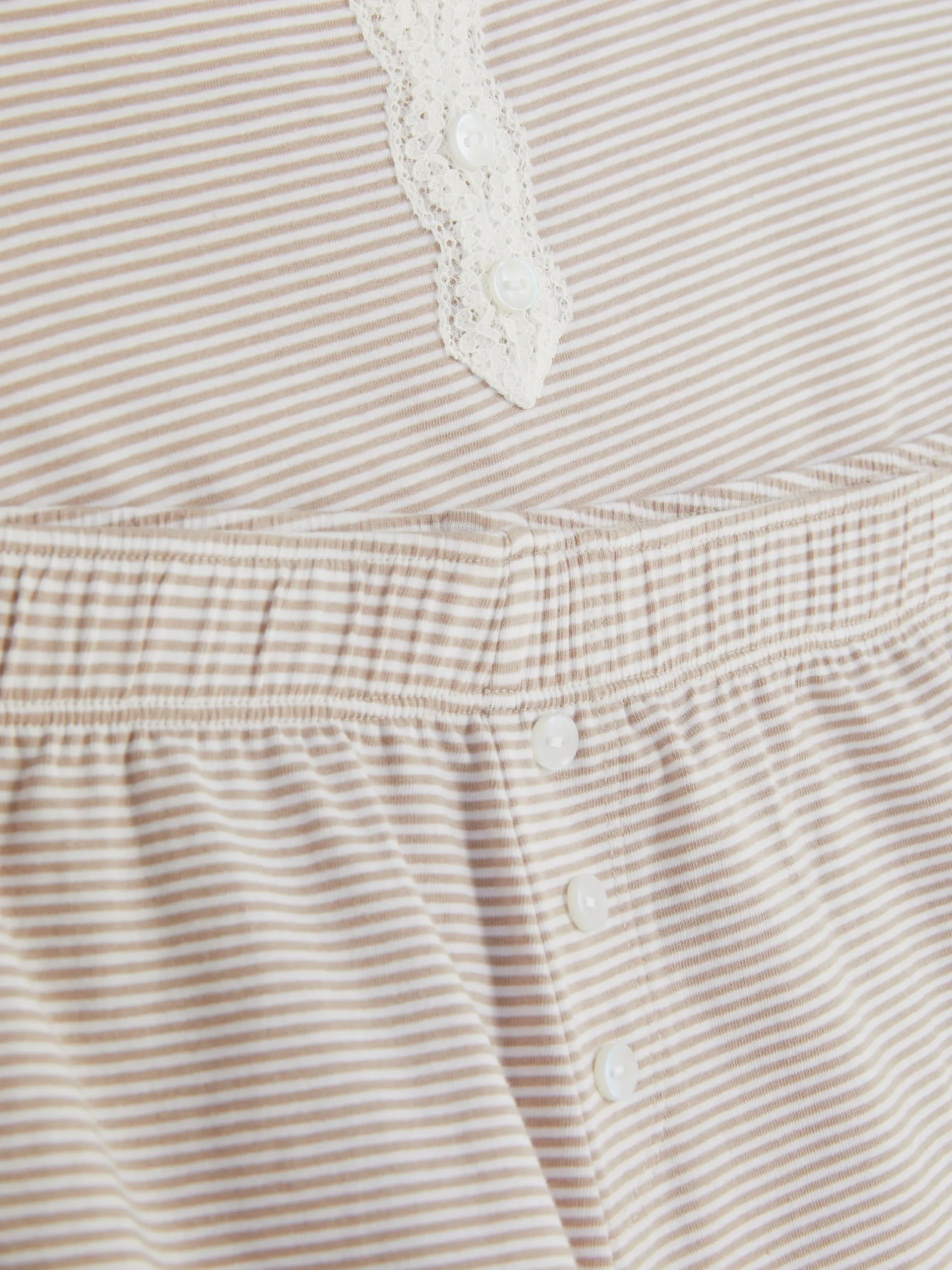 Ensemble Caraco Et Short De Pyjama à Dentelle