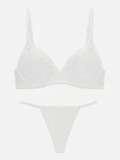 Ensemble Soutien-gorge Non Rembourré Et String En Dentelle