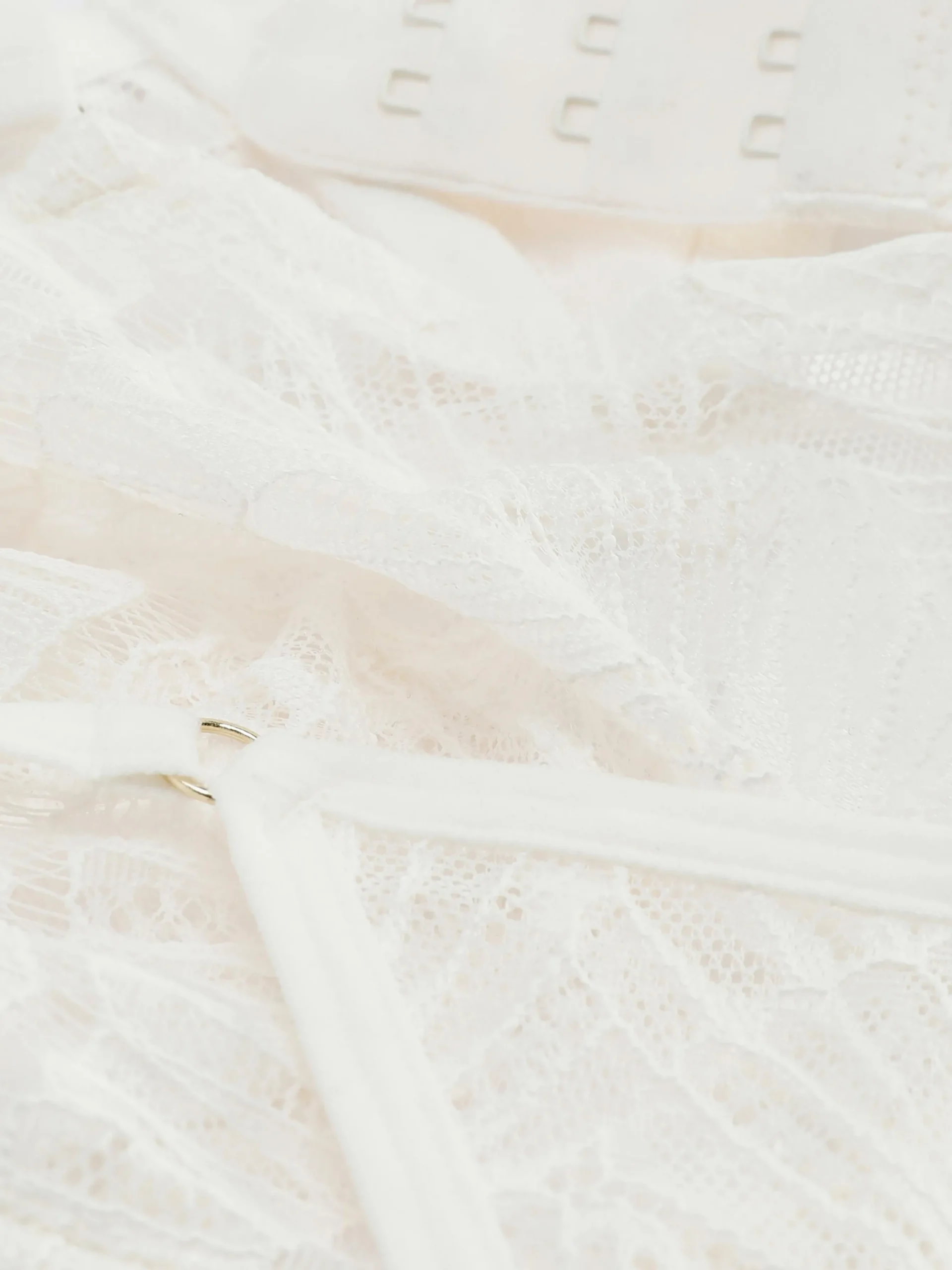 Ensemble Soutien-gorge Non Rembourré Et String En Dentelle