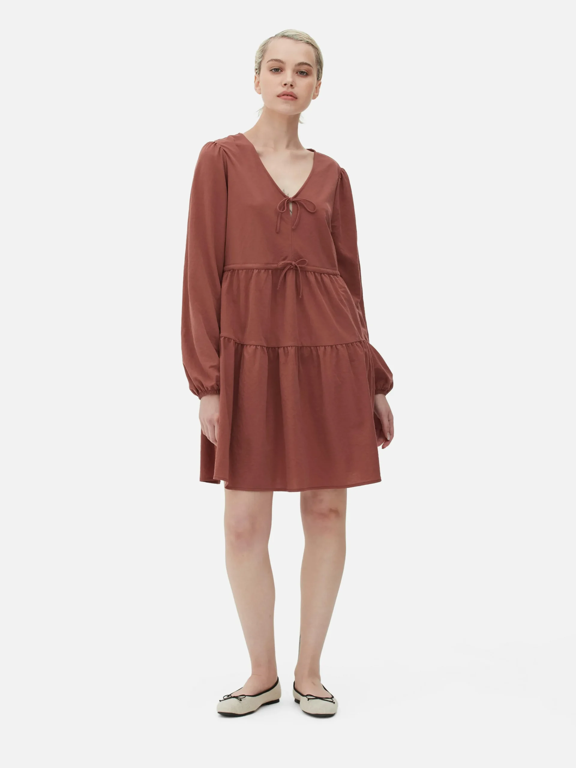Mini Robe à Smocks Avec Col En V Et Liens à Nouer