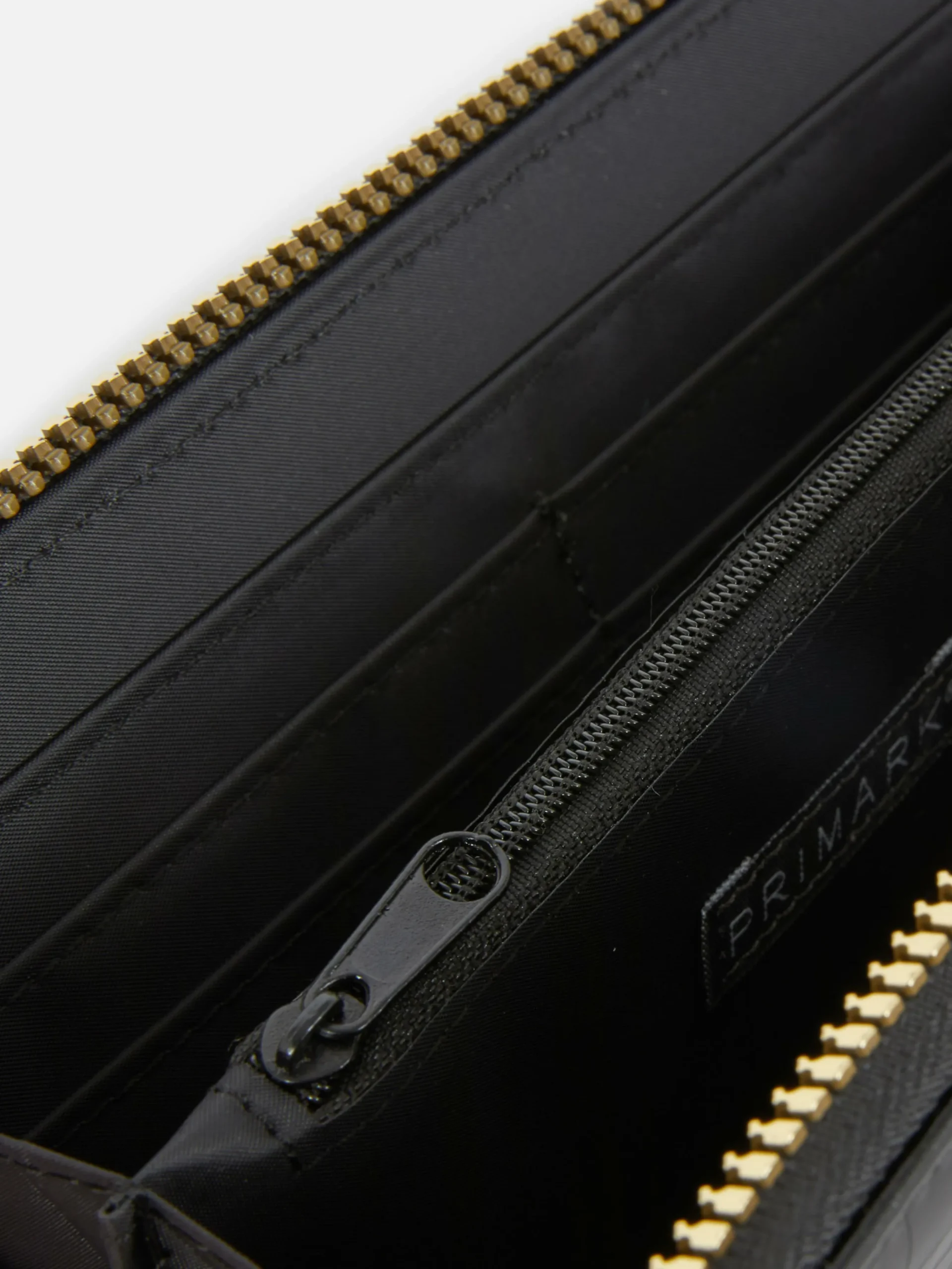 Porte-monnaie Zippé En Imitation Croco à Initiale