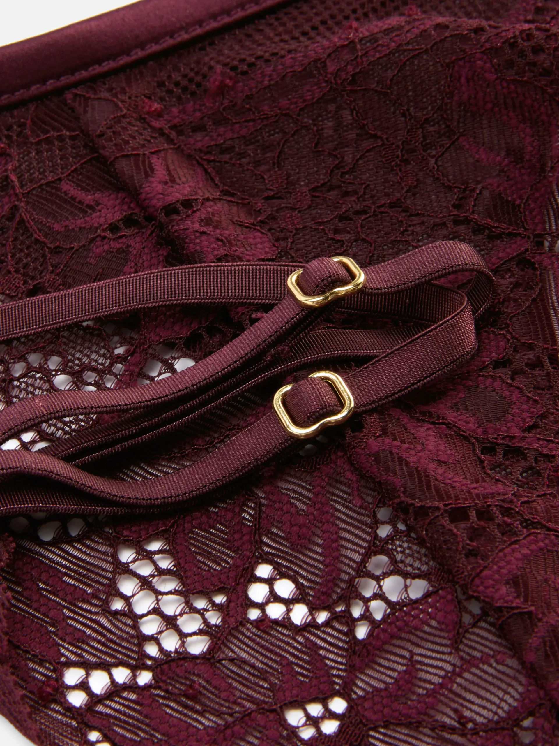 String En Dentelle à Double Lanière